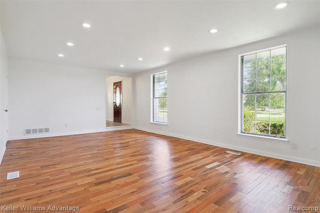 5262 Kingsfield Drive, West Bloomfield, MI — Photo 13