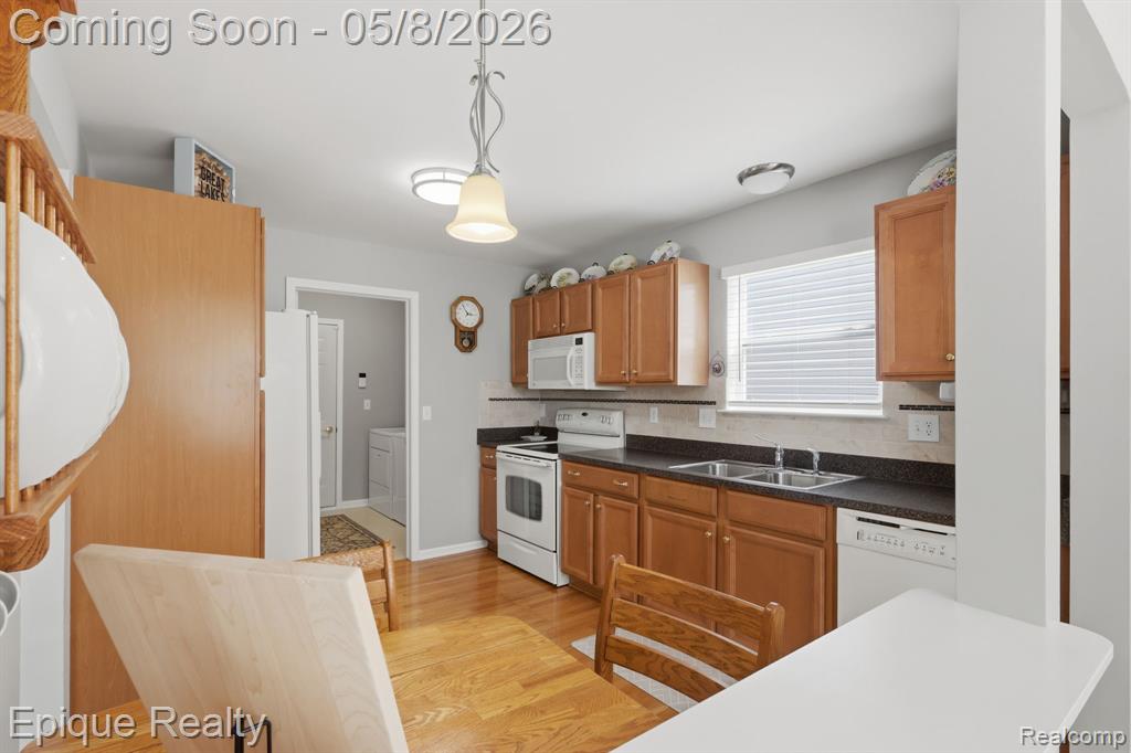 753 Woodhaven Drive, Commerce Twp, MI 48390 — Photo 16