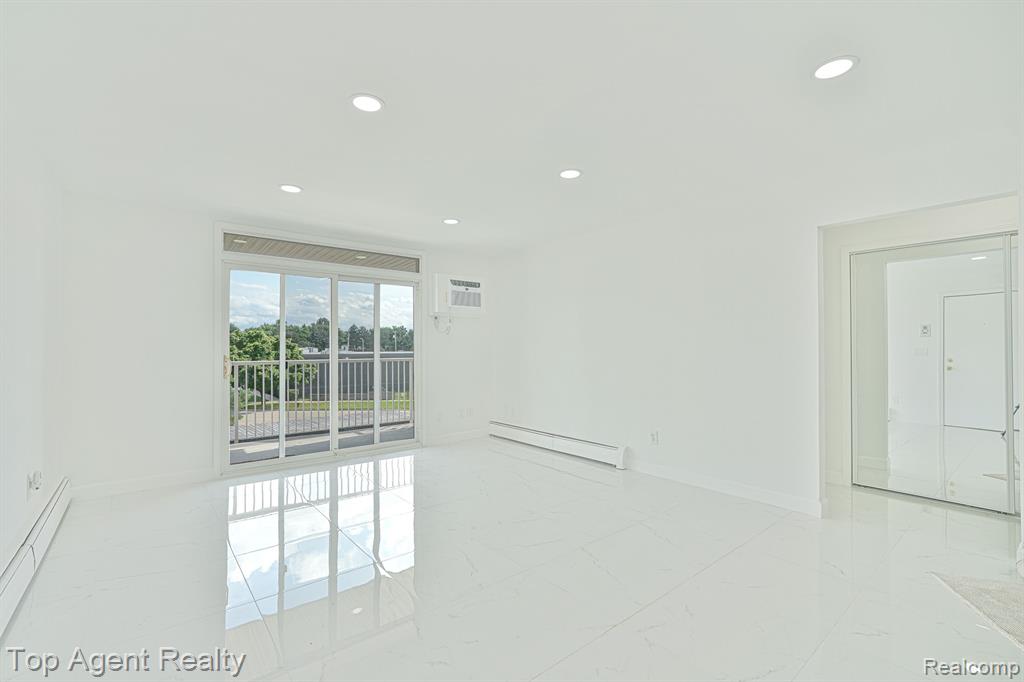 4905 CROOKS Road, B10, Royal Oak, MI 48073 — Photo 2