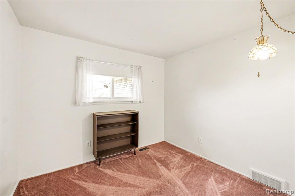 5364 Fern Avenue, Grand Blanc, MI 48439 — Photo 11