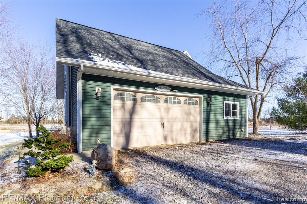 536 N CEDAR Road, Fowlerville, MI 48836 — Photo 41
