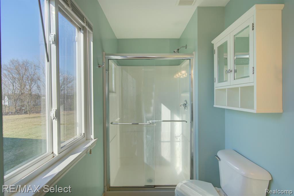 8056 LARK Lane, Grand Blanc, MI 48439 — Photo 33