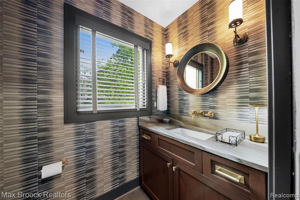 6907 W Knollwood Circle, West Bloomfield, MI — Photo 18