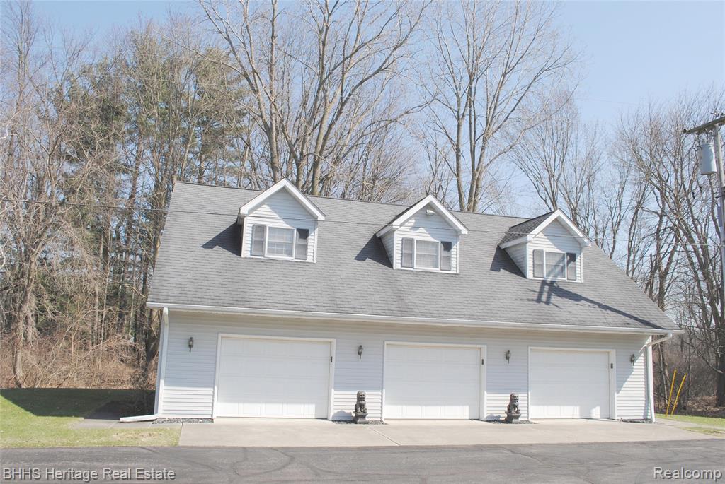 4450 Golf Club Road, Howell, MI 48843 — Photo 12