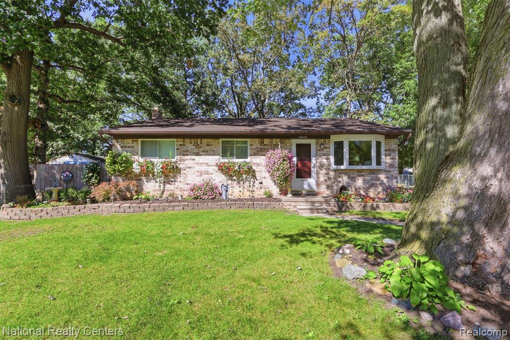 35560 Manila Avenue, Westland, MI 48186