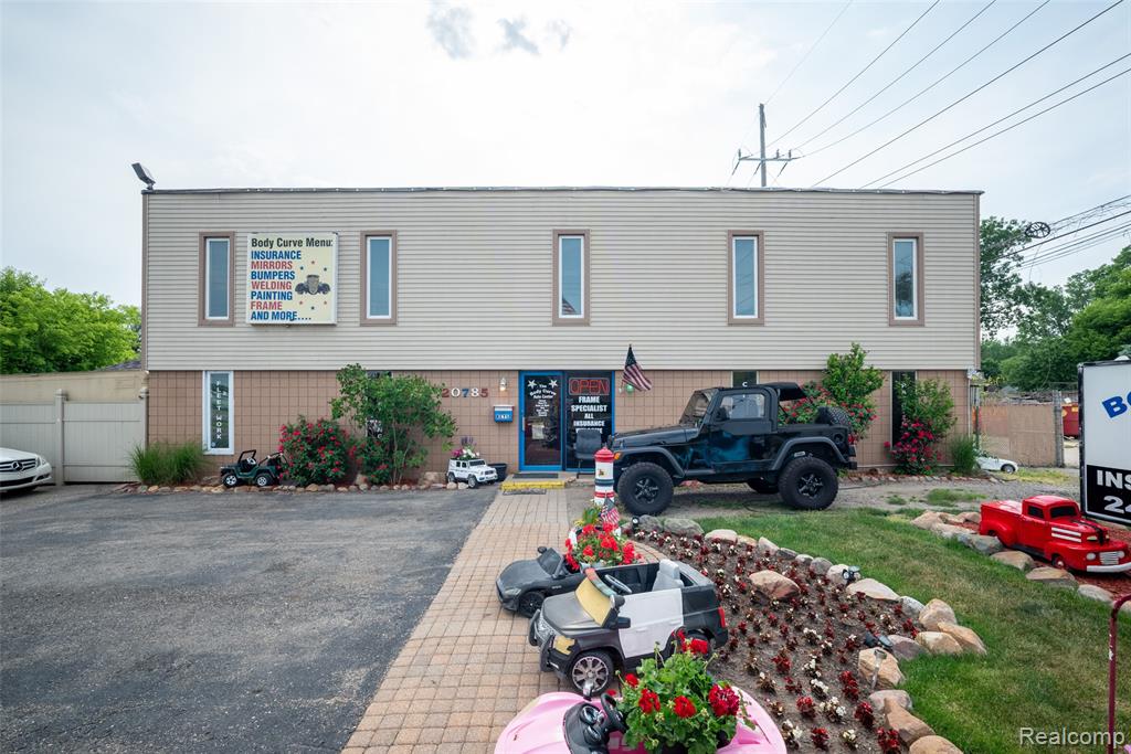 20785 Orchard Lake Road, Farmington, MI 48336