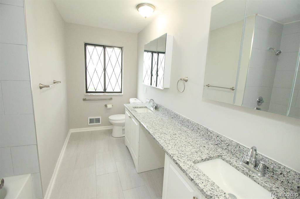 4833 OCEAN Court, Sterling Heights, MI 48310 — Photo 32
