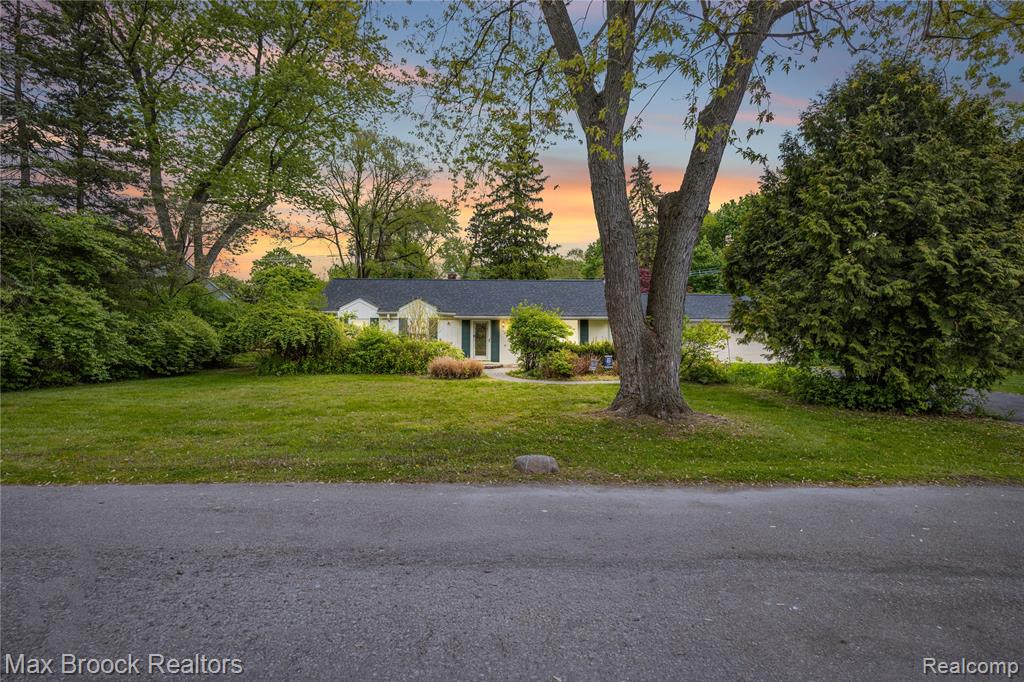 6485 Thurber Road, Bloomfield Hills, MI 48301 — front exterior