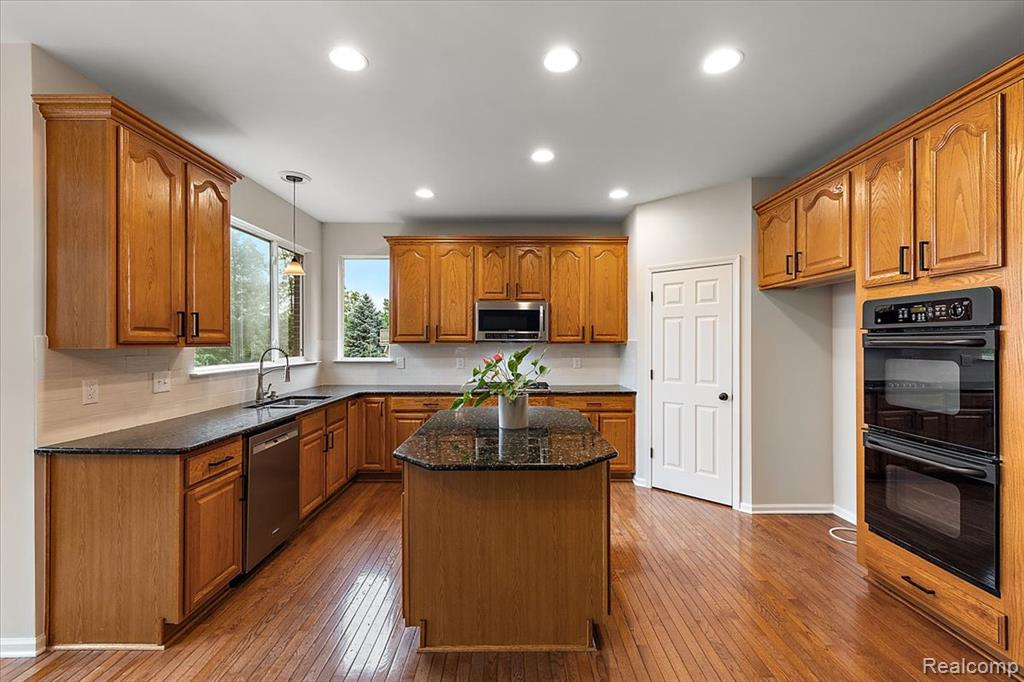 5390 Plantation Drive, Commerce Twp, MI 48382 — Photo 17