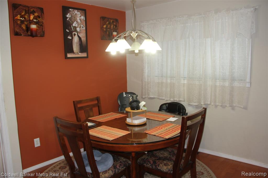 4092 Woodstock Road, Waterford, MI 48328 — Photo 5