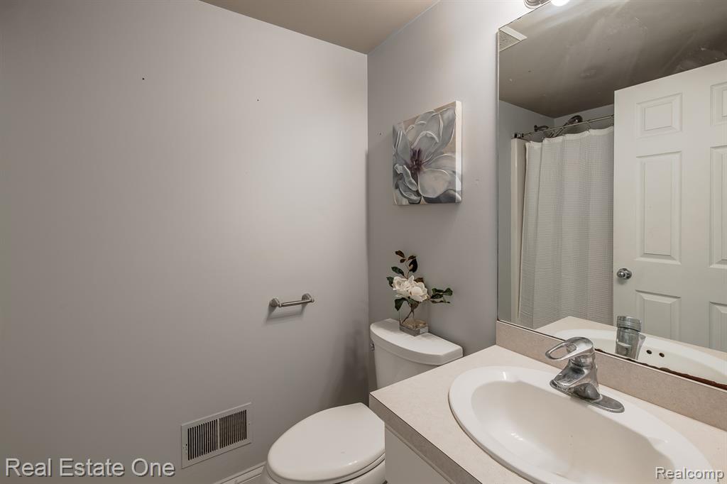 5690 White Lake Road, Clarkston, MI — Photo 62