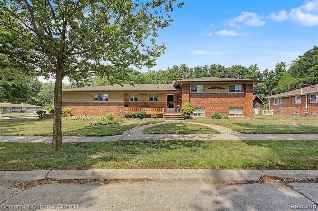 27110 Clairview Drive, Dearborn Heights, MI 48127