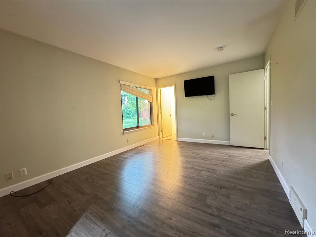 3152 LINDENWOOD Drive, Dearborn, MI 48120 — Photo 15