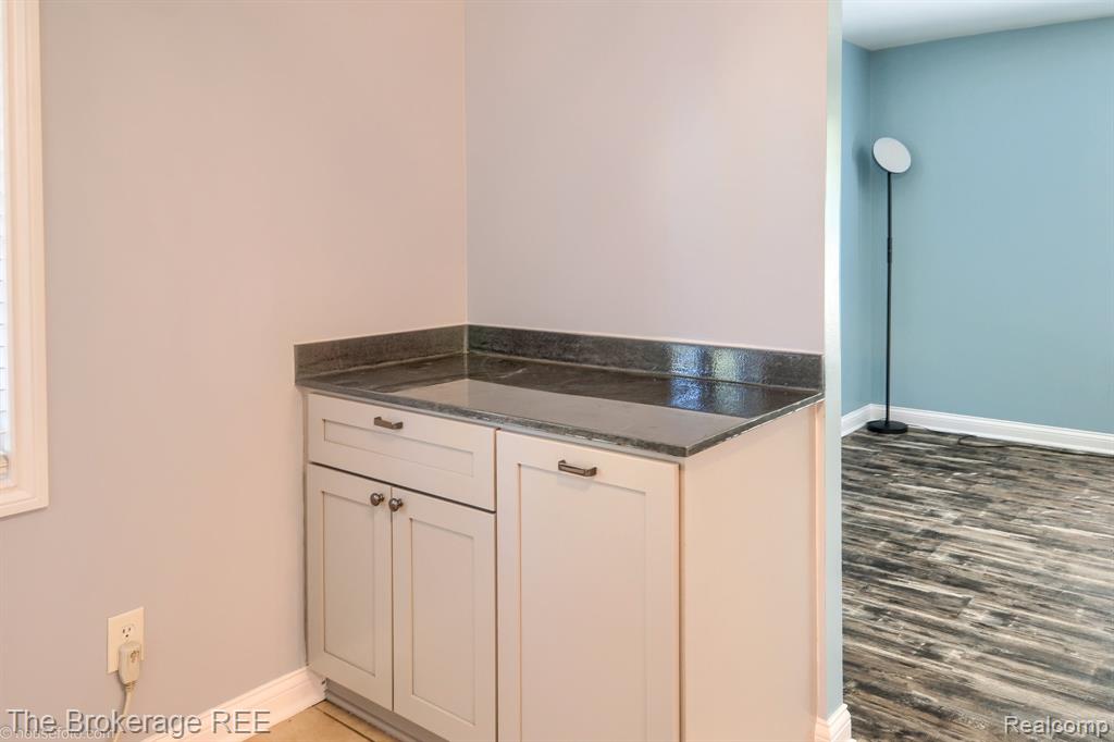 6230 Woodsdale Drive, Grand Blanc, MI 48439 — Photo 15