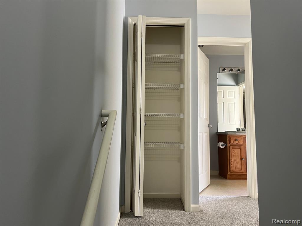 26652 KIRKWAY Drive, Woodhaven, MI 48183 — Photo 24