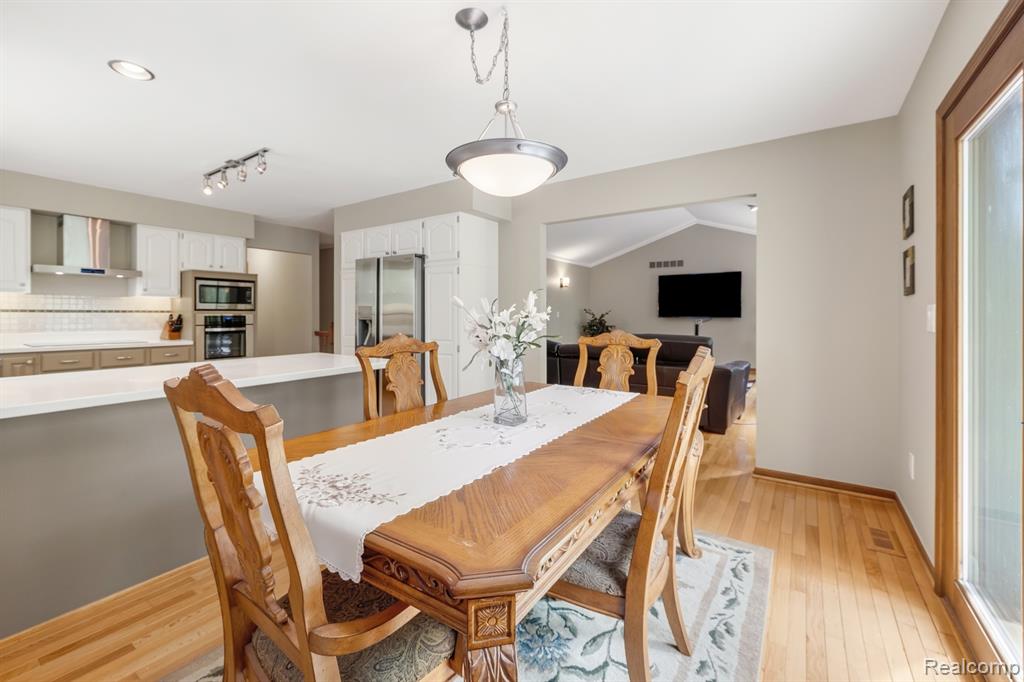 2484 PINE HOLLOW Trail, Brighton, MI 48114 — Photo 11