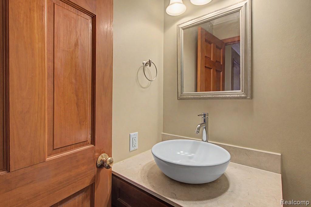 1160 S Garner Road, Milford, MI 48380 — Photo 17
