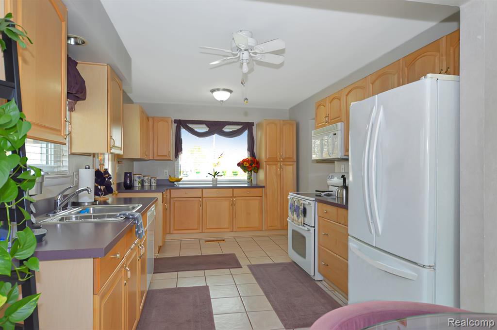 9037 N HUBBARD Street, Livonia, MI 48150 — Photo 12
