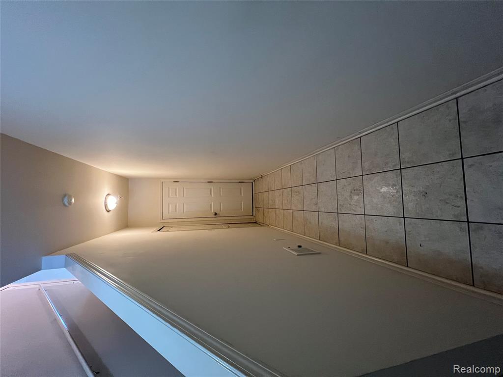316 N WIXOM Road, Wixom, MI — Photo 16