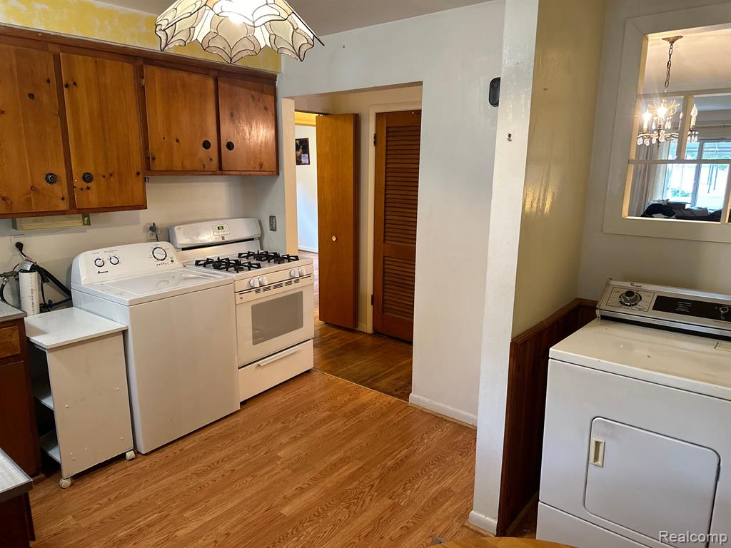 4976 BEDFORD Street, Dearborn Heights, MI 48125 — Photo 4
