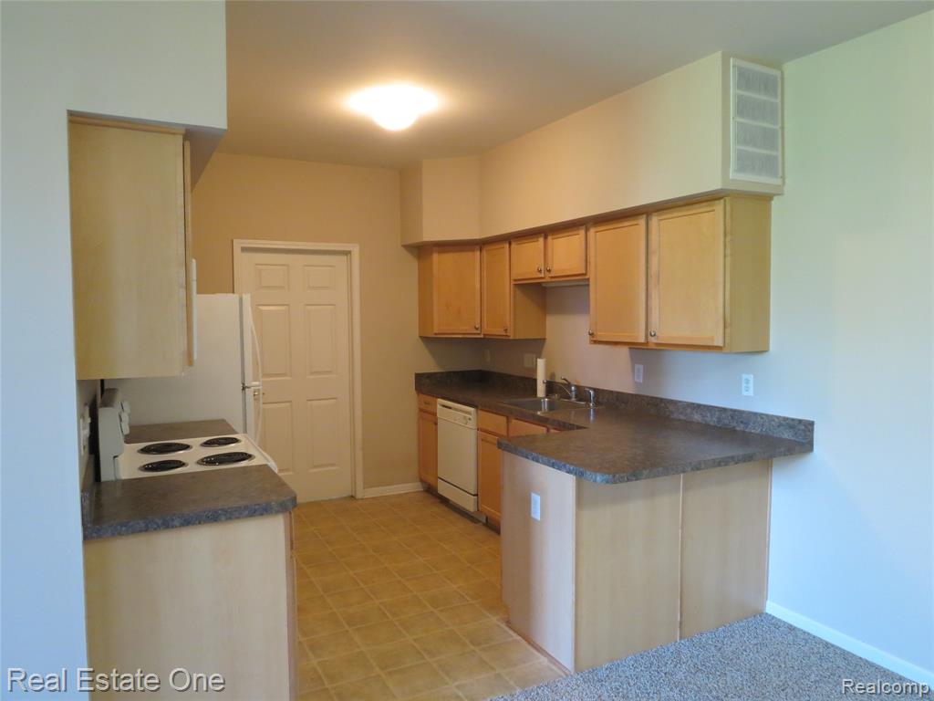 3153 Kneeland Circle, Howell, MI 48843 — Photo 7