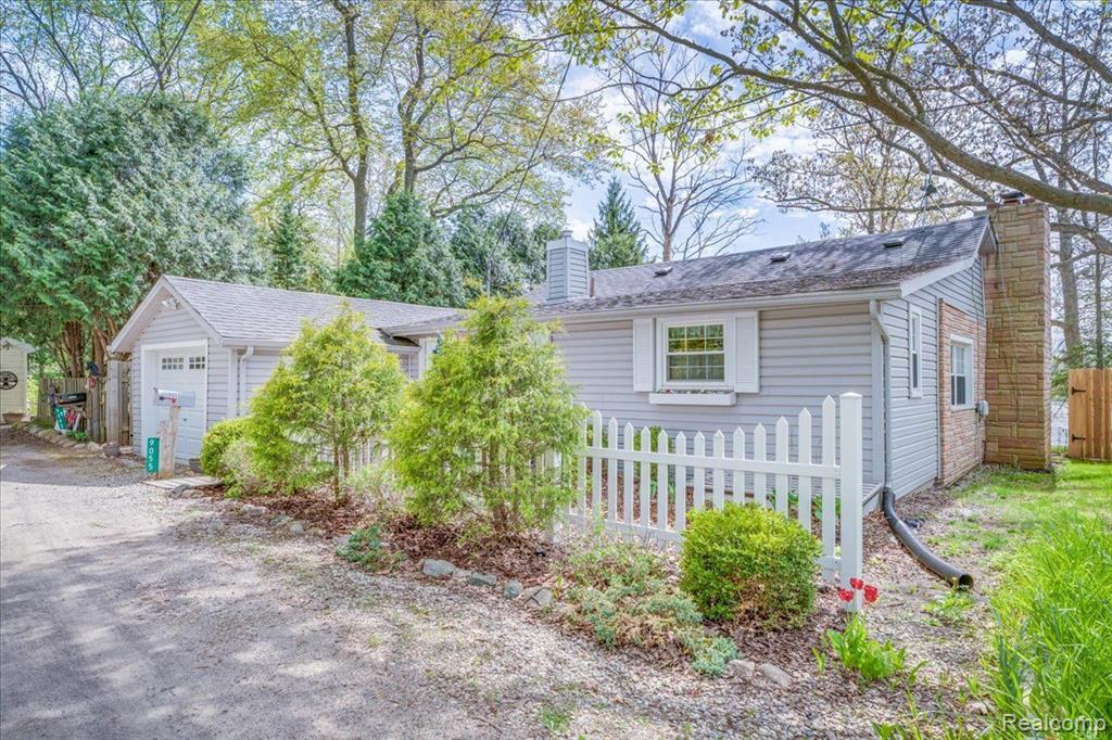 9055 CLINTON Street, Holly, MI 48442 — Photo 3
