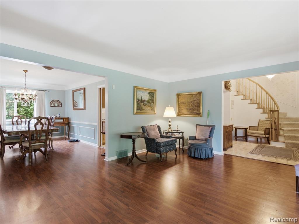883 Briarcliff Drive, Grosse Pointe, MI 48236 — Photo 9