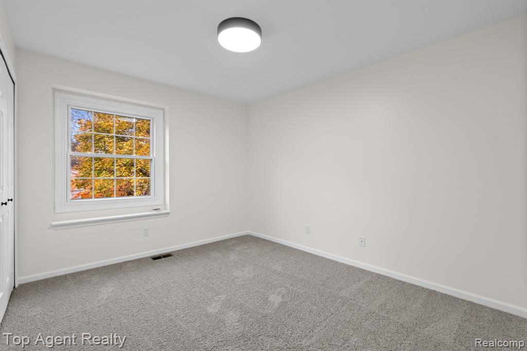 7012 Foxcreek Drive, Canton, MI 48187 — Photo 21