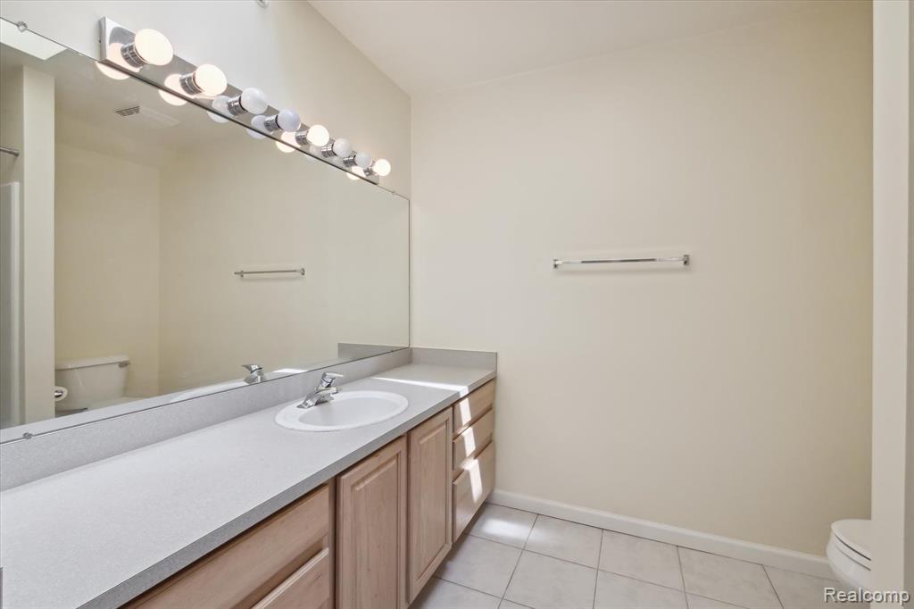 29399 GLEN OAKS Boulevard E, Farmington Hills, MI 48334 — Photo 27