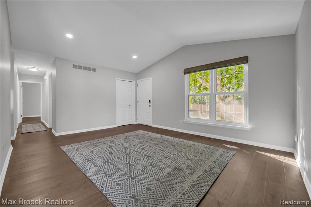 7617 Woodview Drive, Waterford, MI 48327 — Photo 5