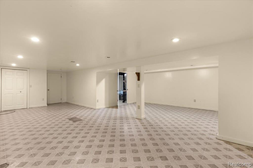 10343 N OAK Drive, Ferndale, MI 48220 — Photo 10