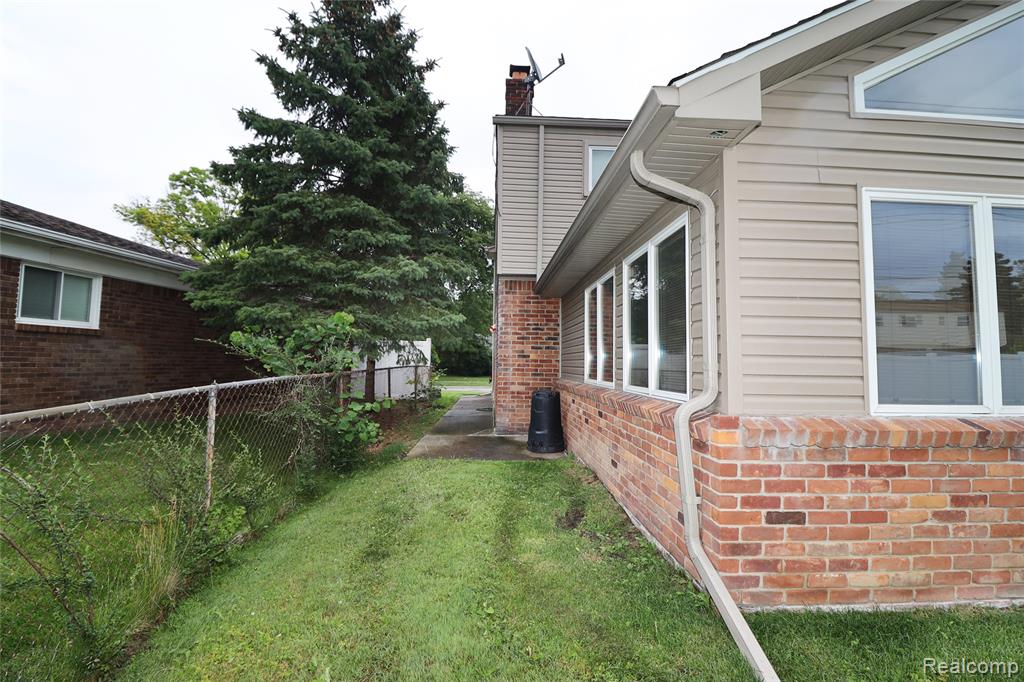 739 Kinloch Street, Dearborn Heights, MI 48127 — Photo 4