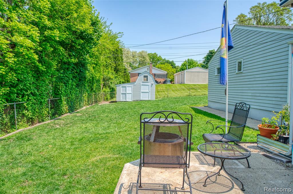 860 Friar Drive, Milford, MI 48381 — Photo 31