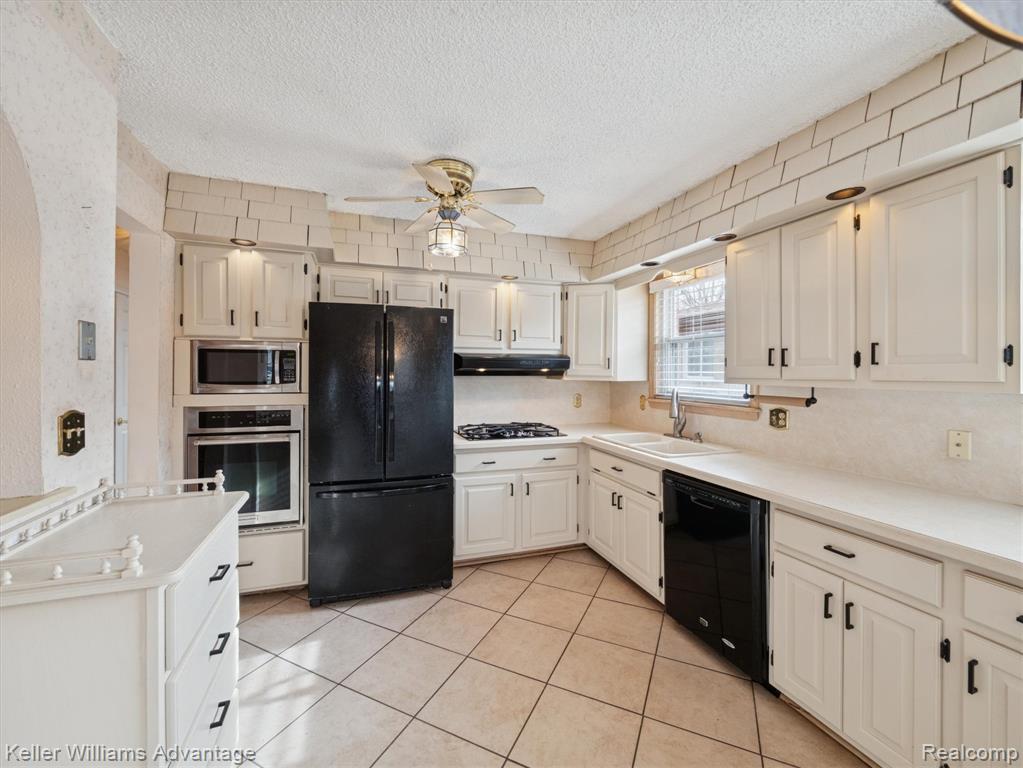 6450 Fenton Street, Dearborn Heights, MI 48127 — Photo 8