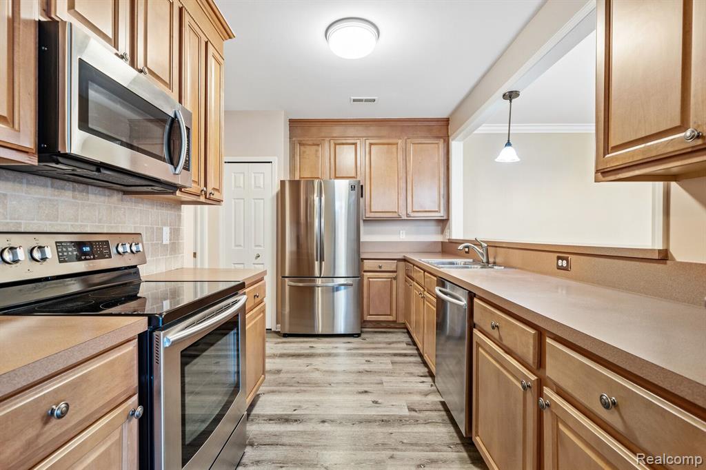 16832 DOVER Drive, Northville, MI 48168 — Photo 11
