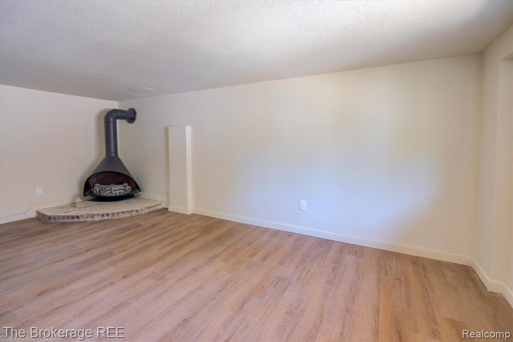 1401 Hillside Drive, Flint, MI 48532 — Photo 34