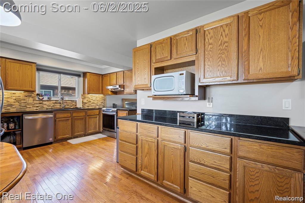 40252 Kraft Drive, Sterling Heights, MI 48310 — Photo 6