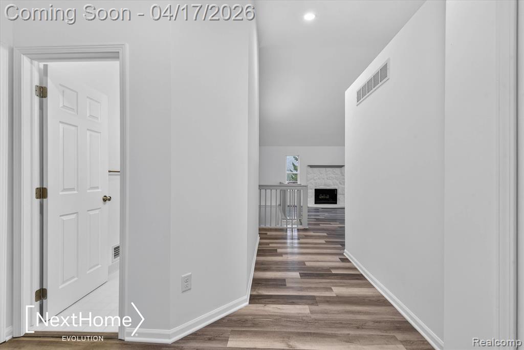 321 Oxford Court, Belleville, MI 48111 — Photo 4