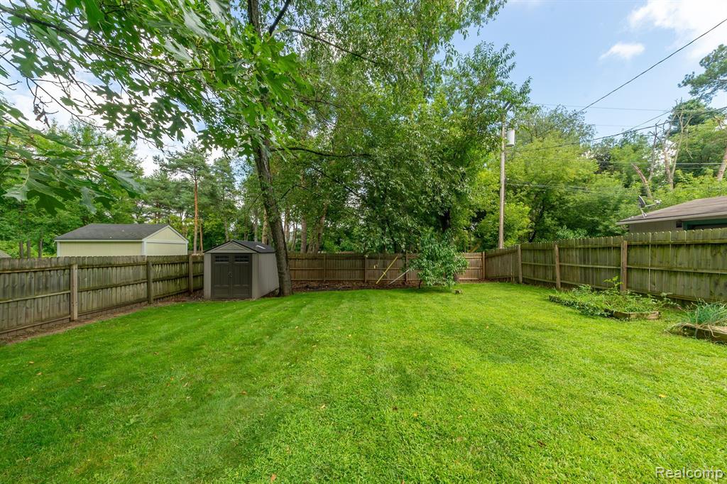 4885 WALKER Drive, Brighton, MI 48114 — Photo 24