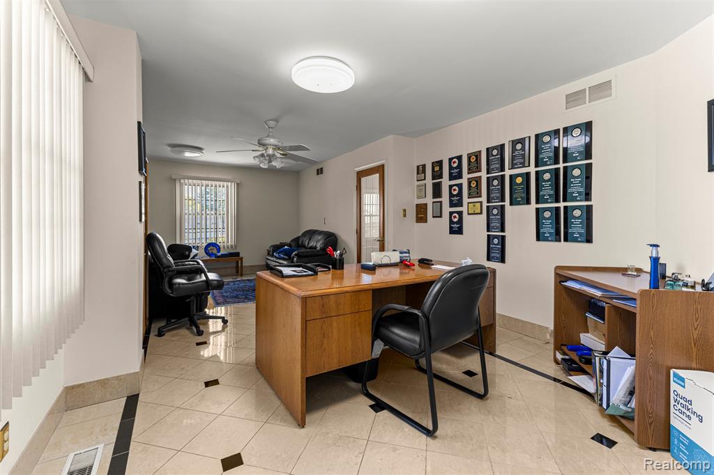 30401 UTICA Road, Roseville, MI 48066 — Photo 39