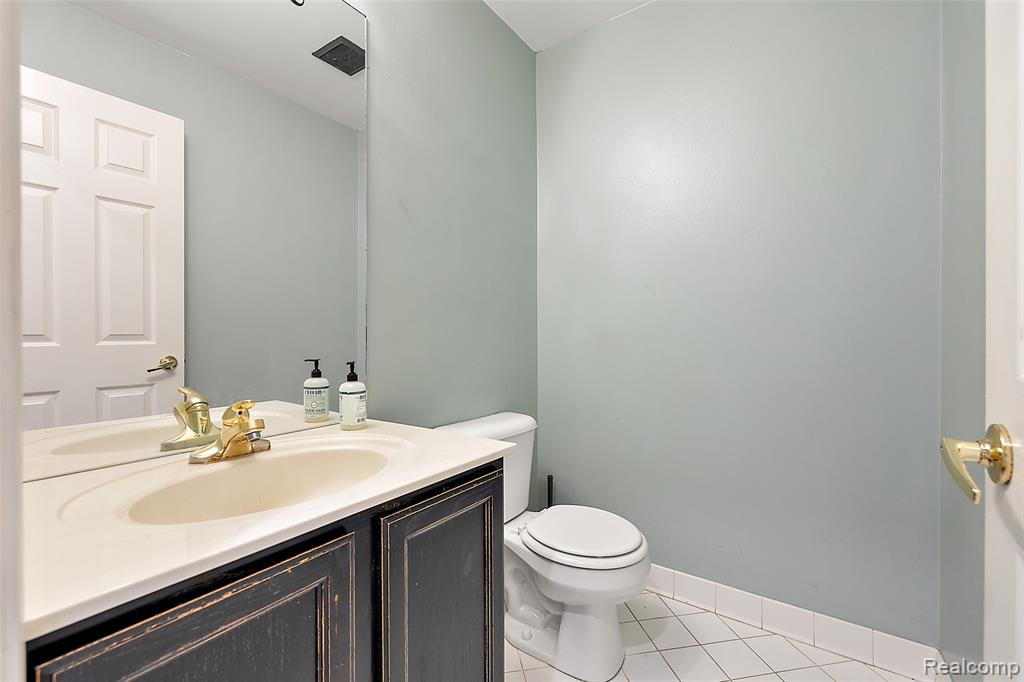 5699 Applegrove Drive, West Bloomfield, MI 48324 — Photo 38