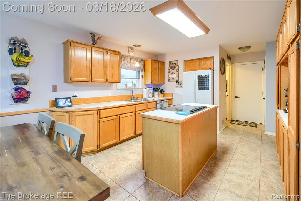 6047 Hearthside Place, Grand Blanc, MI 48439 — Photo 8