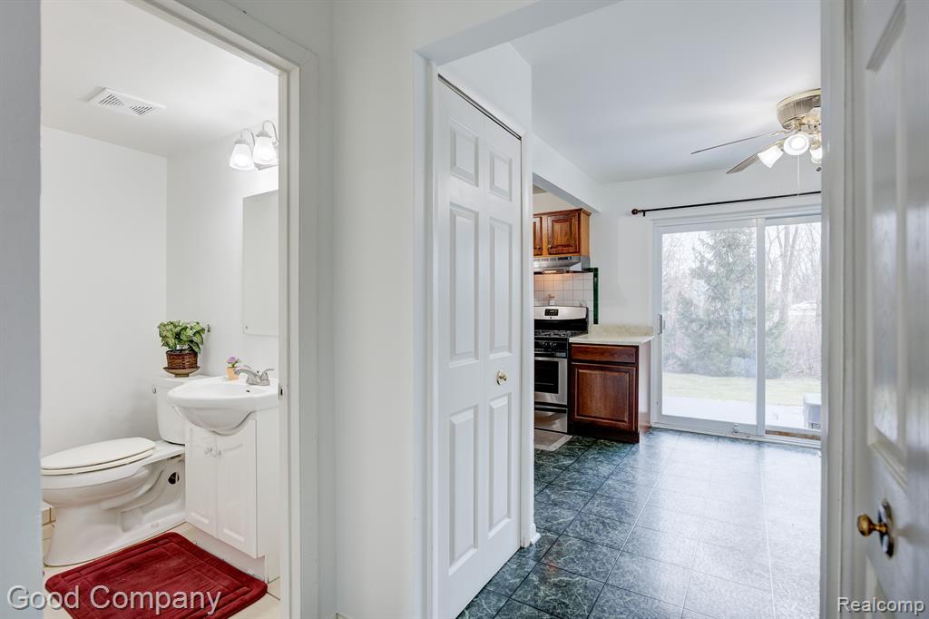 45756 KENSINGTON Street, 319, Utica, MI 48317 — Photo 5