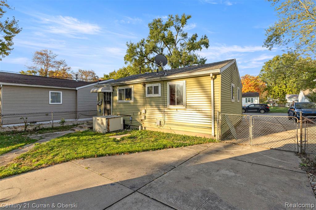 8025 Oak Street, Taylor, MI 48180 — Photo 16