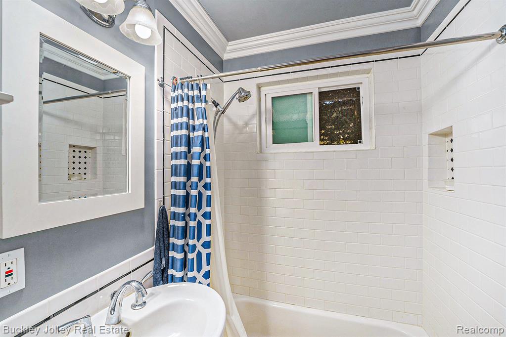 4212 Greendale Avenue, West Bloomfield, MI 48323 — Photo 11
