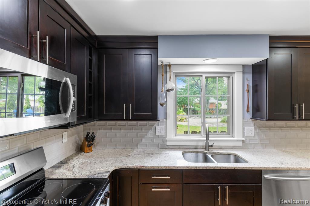 4247 Morningview Drive, Shelby Twp, MI 48316 — Photo 25