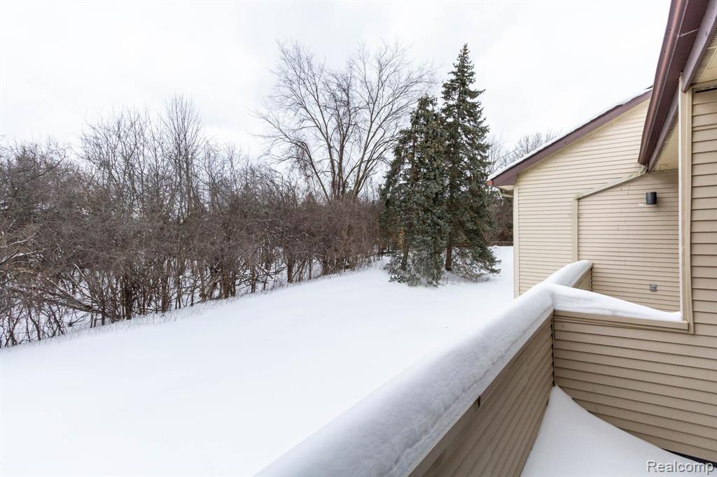 6580 Ridgefield Circle, 202, West Bloomfield, MI — Photo 10