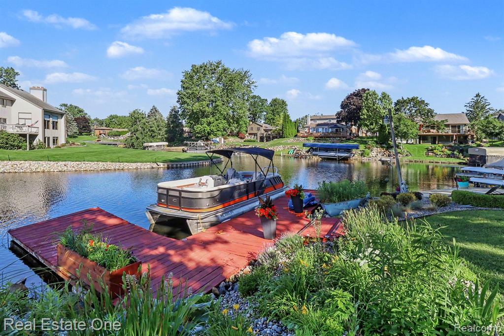 310 Pine Tree Rd Road, Lake Orion, MI 48362 — Photo 30