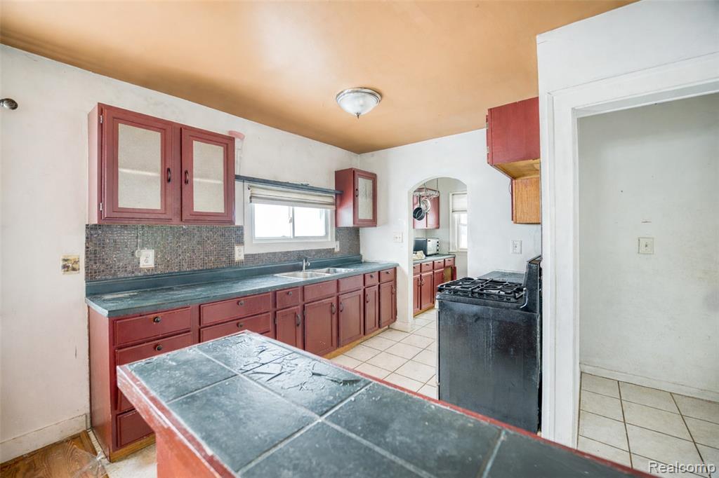 724 Robinwood Street, Pontiac, MI 48340 — Photo 13