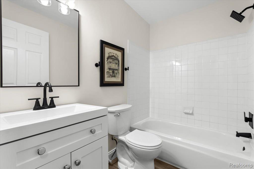 1664 CAMPAU FARMS Circle, 81-17, Detroit, MI 48207 — Photo 19